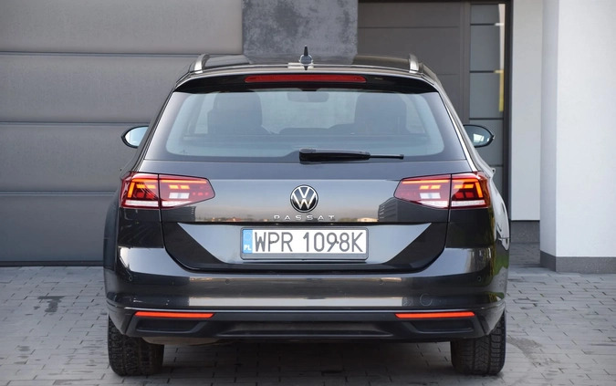Volkswagen Passat cena 87899 przebieg: 58300, rok produkcji 2021 z Warszawa małe 529
